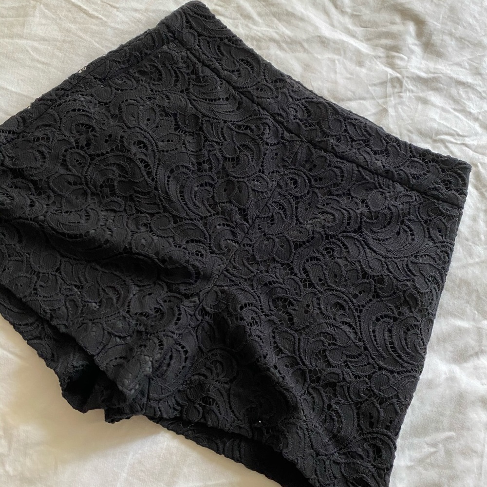 Express High waist lace short - Picture 2 of 3